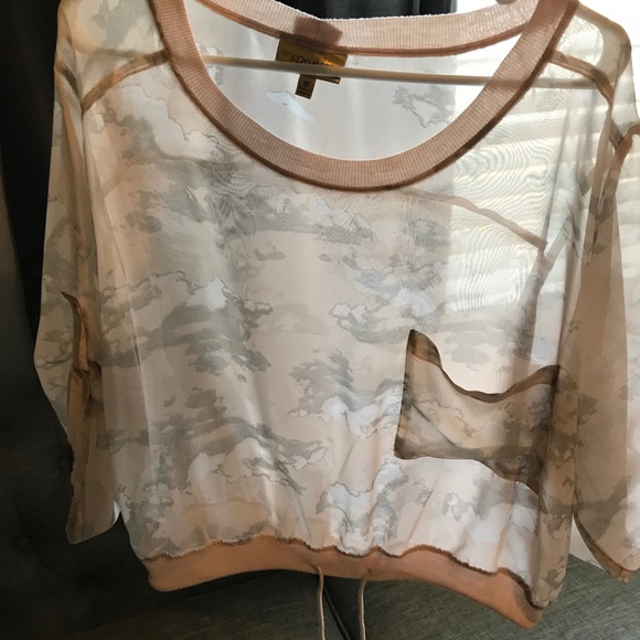 PRINCESS 👸🏼 VERA WANG SHEER BLOUSE - Picture 3 of 5